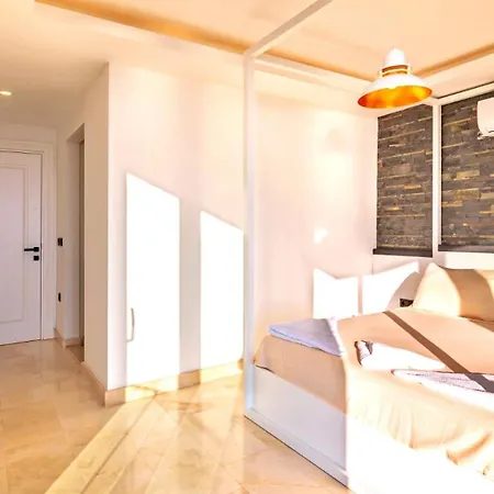 Villa Luxury In Kalamar Bay - Walking Distance To The