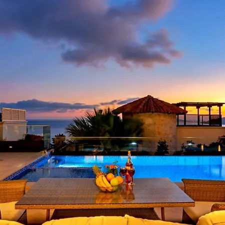 Villa Luxury In Kalamar Bay - Walking Distance To The