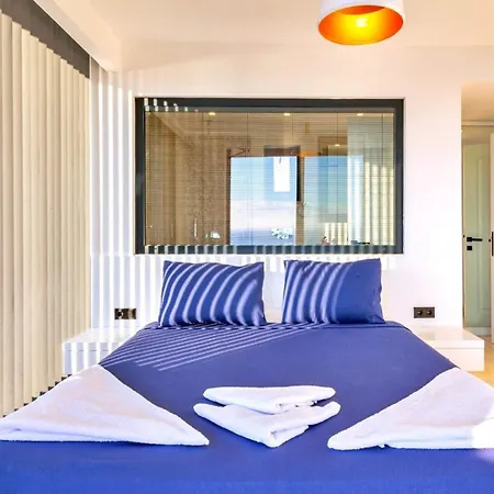 Luxury In Kalamar Bay - Walking Distance To The