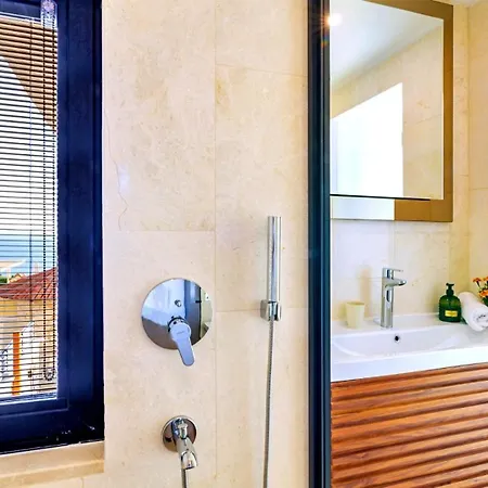 Luxury In Kalamar Bay - Walking Distance To The Villa *