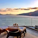 Luxury In Kalamar Bay - Walking Distance To The *