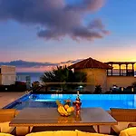 Villa Luxury In Kalamar Bay - Walking Distance To The