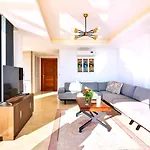 Villa Luxury In Kalamar Bay - Walking Distance To The