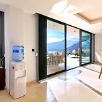 Luxury In Kalamar Bay - Walking Distance To The Villa
