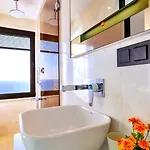 Villa Luxury In Kalamar Bay - Walking Distance To The *