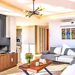 Luxury In Kalamar Bay - Walking Distance To The