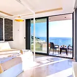 Villa Luxury In Kalamar Bay - Walking Distance To The