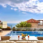 Luxury In Kalamar Bay - Walking Distance To The Villa *