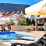 Luxury In Kalamar Bay - Walking Distance To The Villa *