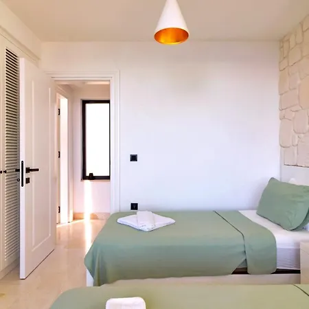 4 Bedroom - 3283 Villa