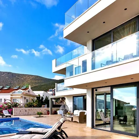 Luxury In Kalamar Bay - Walking Distance To The *