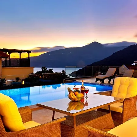 Luxury In Kalamar Bay - Walking Distance To The