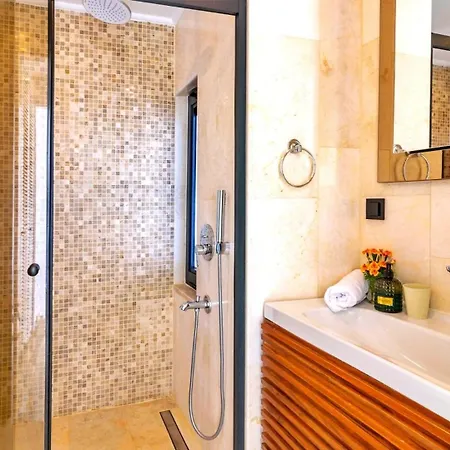 Luxury In Kalamar Bay - Walking Distance To The Villa *