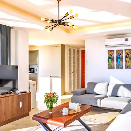 Luxury In Kalamar Bay - Walking Distance To The