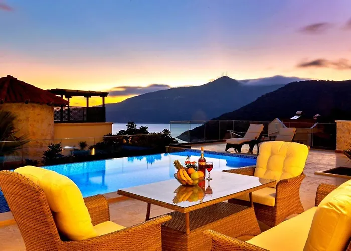 Luxury In Kalamar Bay - Walking Distance To The